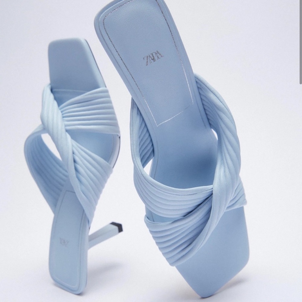 ZARA HEELED CROSSED STRAP SANDALS